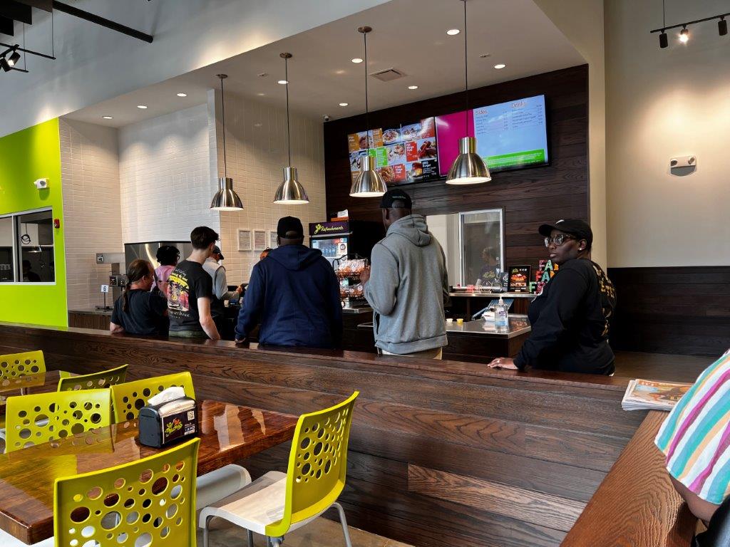 The new space at Yo' Mama's sits more than twice as many customers as the restaurant's previous location. (Michael Tomberlin / Alabama News Center)
